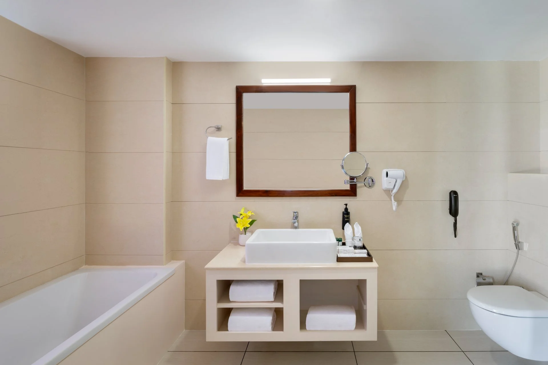 Boat Race Finish Line View Suite Bathroom 2