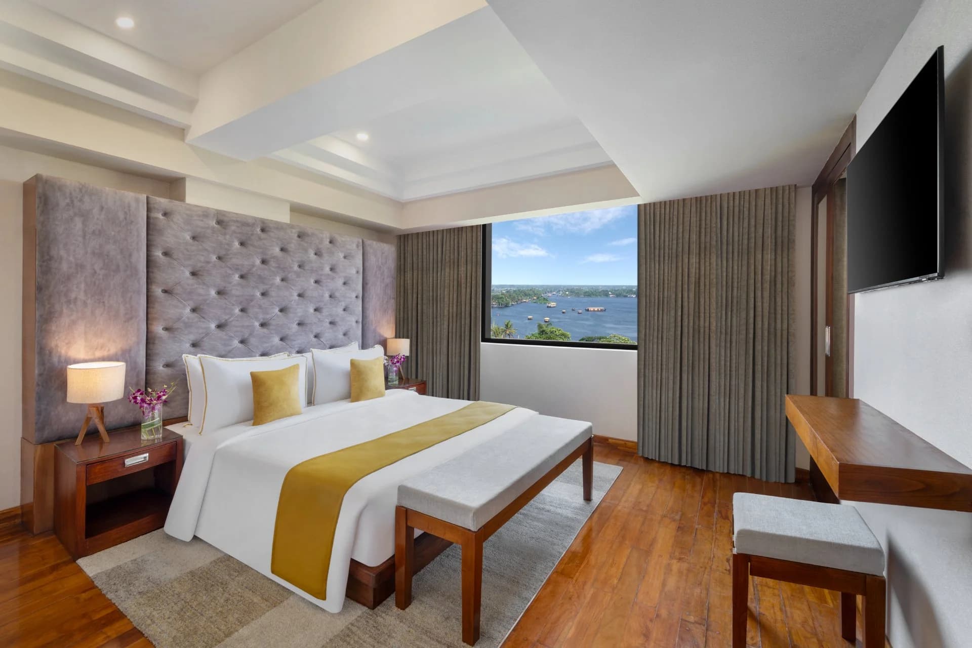 Boat Race Finish Line View Suite Bedroom