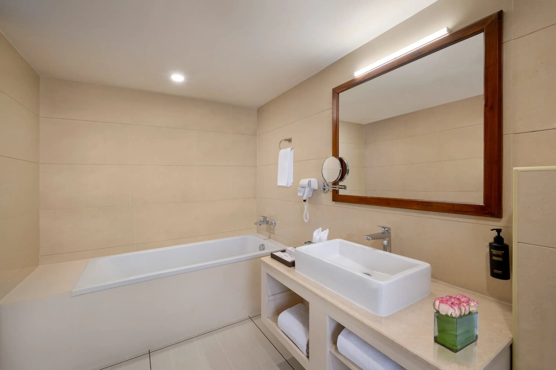 Lake View Balcony Suite Bathroom 2